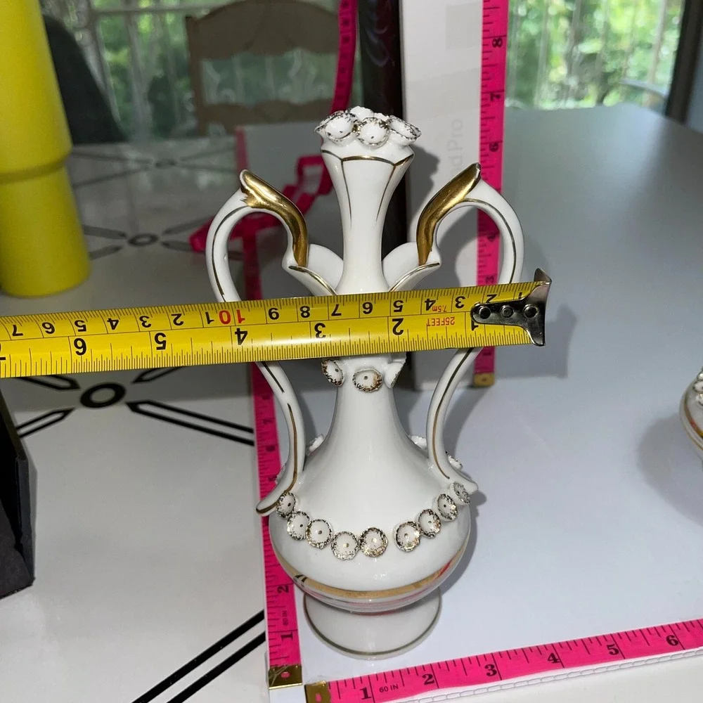 Irice Vintage Vanity Set White w Gold Accent And Applied Floral‎